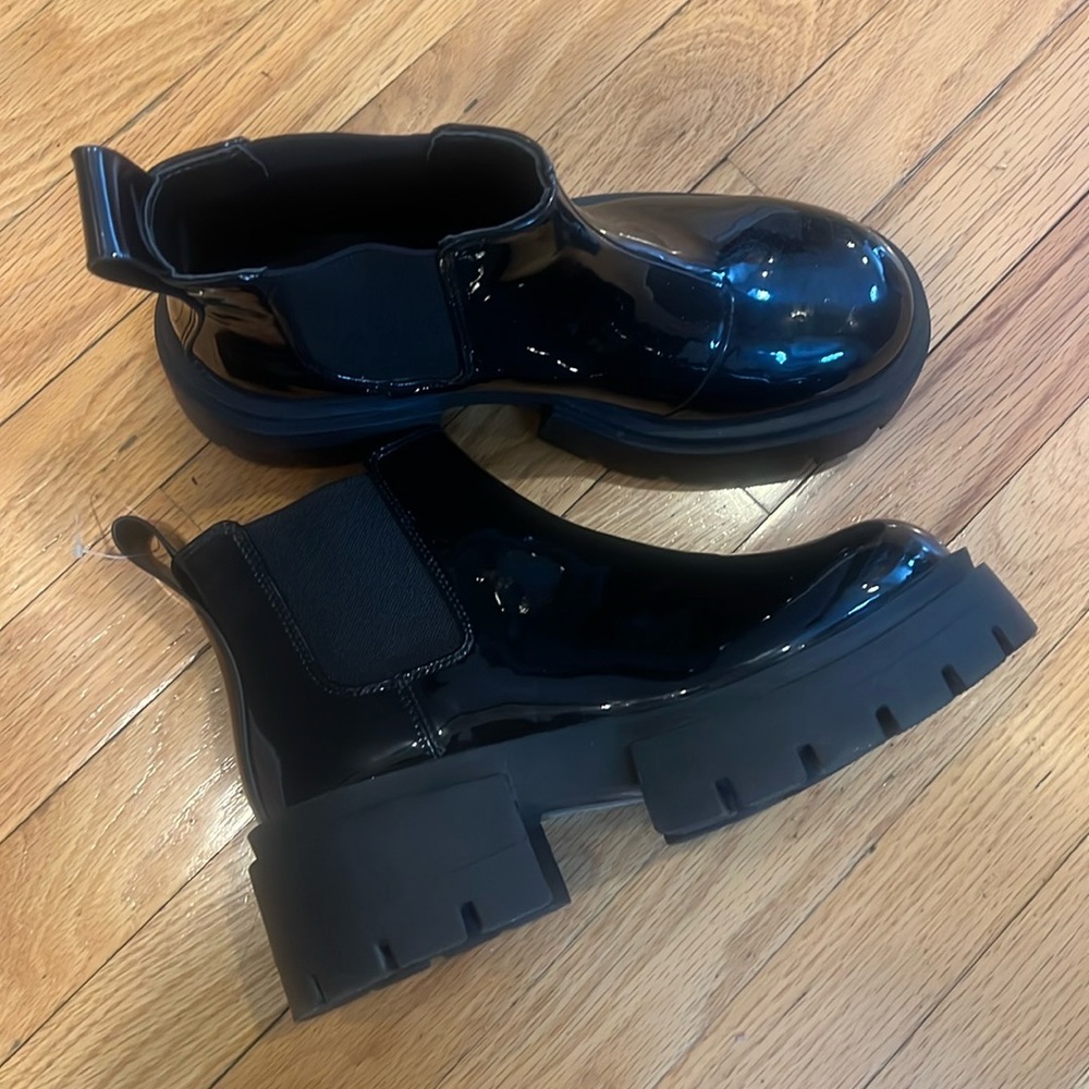 NWOT H&M black patent chunky boots, 39